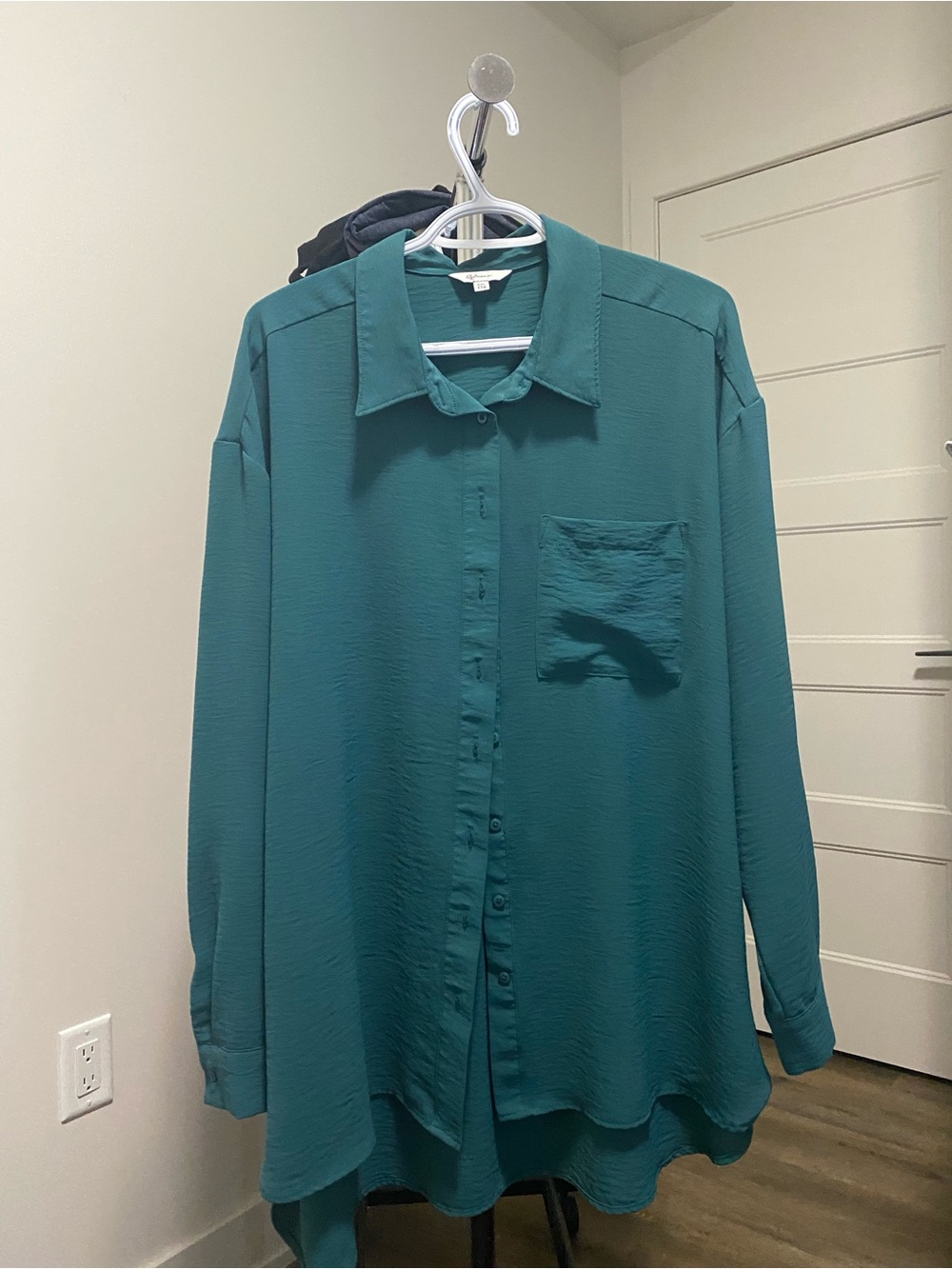 Reitmans Teal Long Sleeve Button-Down Shirt